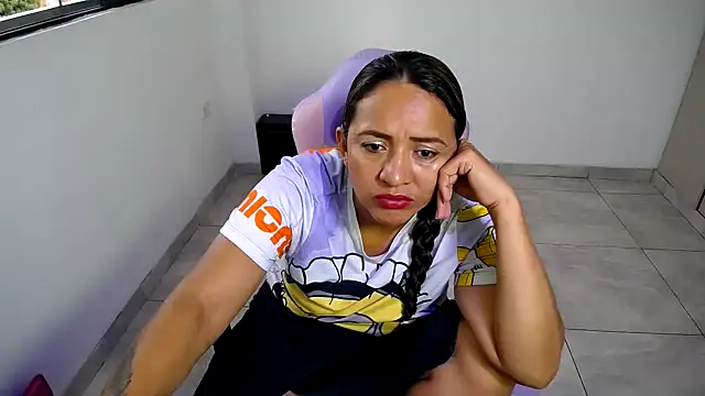 Snapshot of daleska_ayala_1 chatting on 12.13.25 daleska ayala 1 online show from 12.13.25