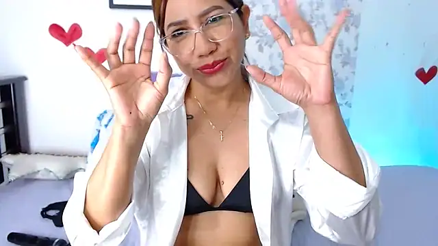 Snapshot of vanessa_cute1 chatting on 02.22.25 vanessa cute1 online show from 02.22.25
