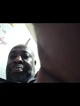 macnificent1fr online show from 10.19.25