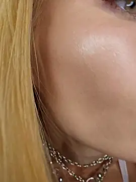 LessiaMia online show from 11.22.25