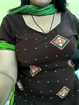 Snapshot of lovely_zara chatting on 12.02.24 lovely zara online show from 12.02.24