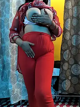 Snapshot of lovely_zara chatting on 12.10.24 lovely zara online show from 12.10.24