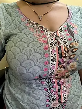 Snapshot of lovely_zara chatting on 12.12.24 lovely zara online show from 12.12.24