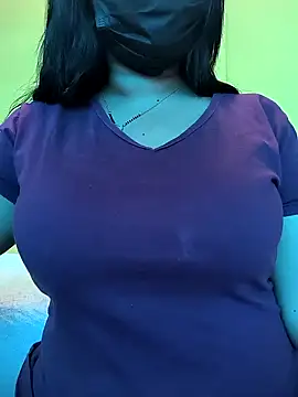 Snapshot of lovely_zara chatting on 12.16.24 lovely zara online show from 12.16.24