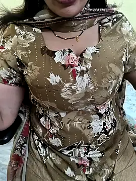 Snapshot of lovely_zara chatting on 12.22.24 lovely zara online show from 12.22.24