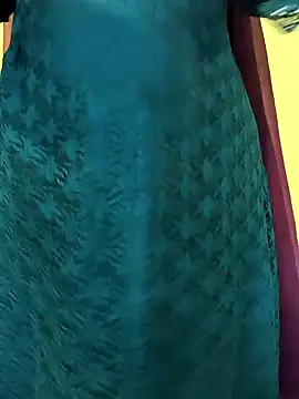 Snapshot of lovely_zara chatting on 12.24.24 lovely zara online show from 12.24.24