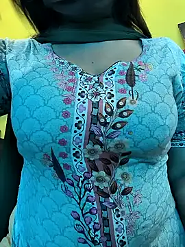 Snapshot of lovely_zara chatting on 02.02.25 lovely zara online show from 02.02.25