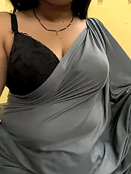 Snapshot of lovely_zara chatting on 02.06.25 lovely zara online show from 02.06.25