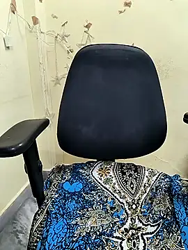 Snapshot of lovely_zara chatting on 02.11.25 lovely zara online show from 02.11.25