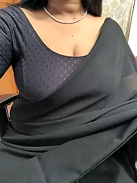 Snapshot of lovely_zara chatting on 02.17.25 lovely zara online show from 02.17.25