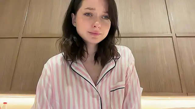 Snapshot of _liatris_ chatting on 12.31.24 liatris online show from 12.31.24