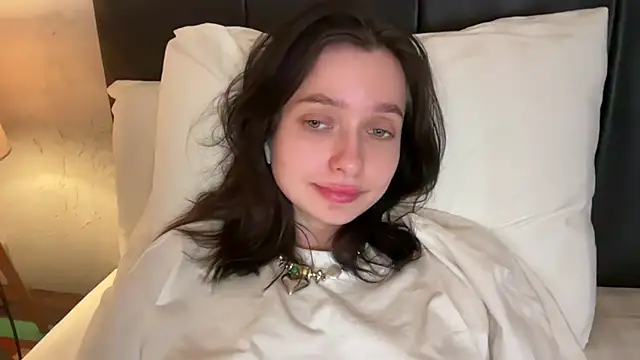 Snapshot of _liatris_ chatting on 01.10.25 liatris online show from 01.10.25