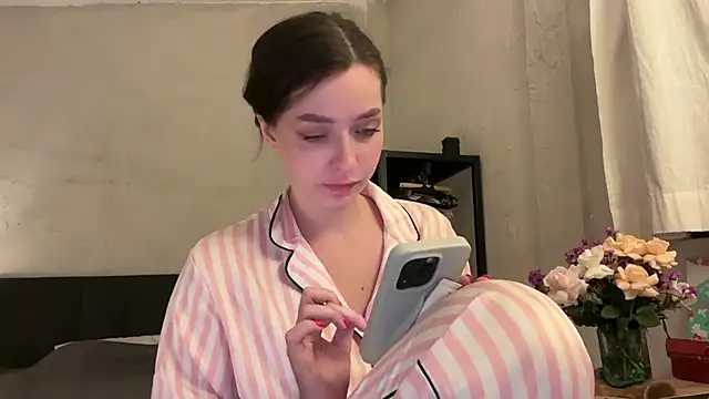 Snapshot of _liatris_ chatting on 03.08.25 liatris online show from 03.08.25