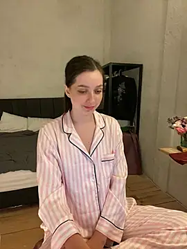 Snapshot of _liatris_ chatting on 03.12.25 liatris online show from 03.12.25