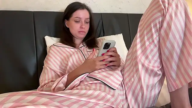 Snapshot of _liatris_ chatting on 03.12.25 liatris online show from 03.12.25