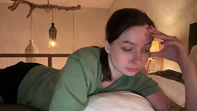 Snapshot of _liatris_ chatting on 03.13.25 liatris online show from 03.13.25