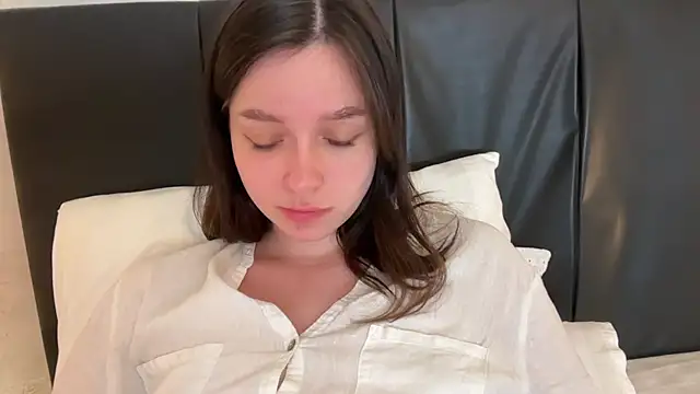 Snapshot of _liatris_ chatting on 03.14.25 liatris online show from 03.14.25