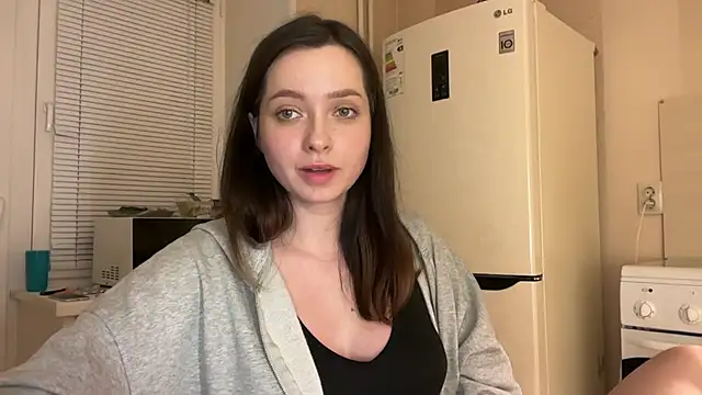 Snapshot of _liatris_ chatting on 09.17.25 liatris online show from 09.17.25