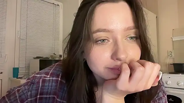 Snapshot of _liatris_ chatting on 09.18.25 liatris online show from 09.18.25