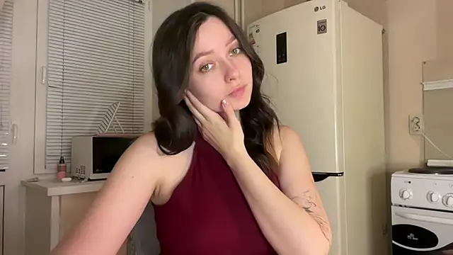 Snapshot of _liatris_ chatting on 10.21.25 liatris online show from 10.21.25