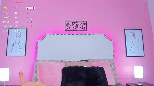 charlotte kisss online show from 10.15.25