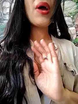 Snapshot of Astrid-- chatting on 11.20.25 Astrid-- online show from 11.20.25