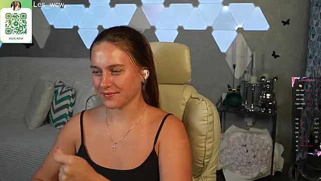 Snapshot of HarleyDeess chatting on 09.17.25 HarleyDeess online show from 09.17.25