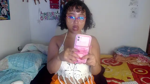 Snapshot of lou_cute chatting on 12.26.24 lou cute online show from 12.26.24