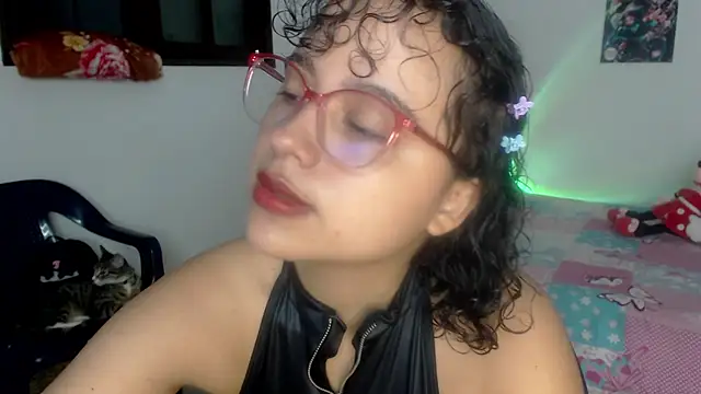 Snapshot of lou_cute chatting on 01.26.25 lou cute online show from 01.26.25