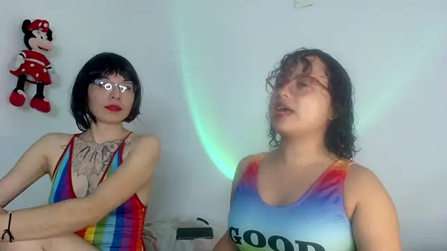Snapshot of lou_cute chatting on 02.11.25 lou cute online show from 02.11.25
