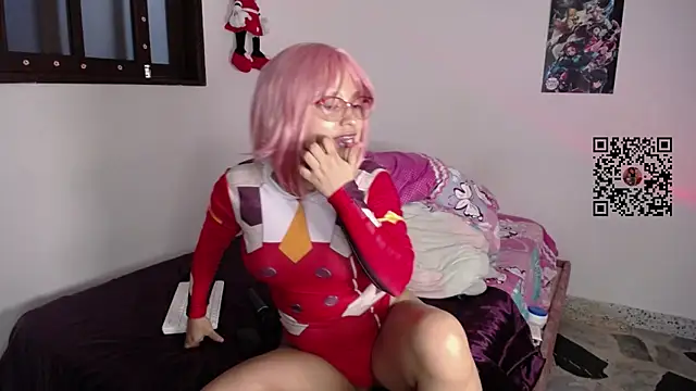 Snapshot of lou_cute chatting on 10.17.25 lou cute online show from 10.17.25