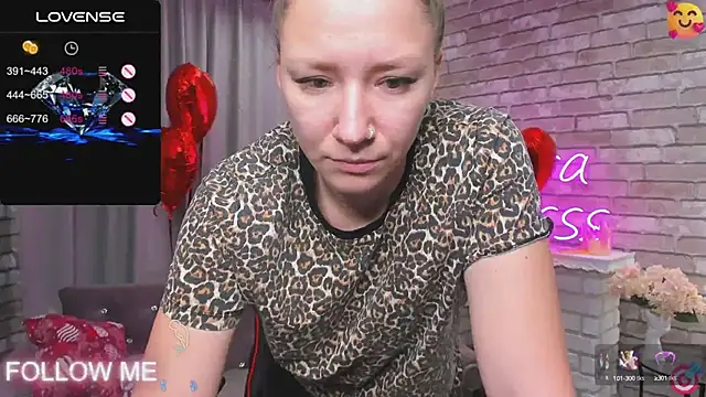 Snapshot of SarahCoksss chatting on 02.11.25 SarahCoksss online show from 02.11.25