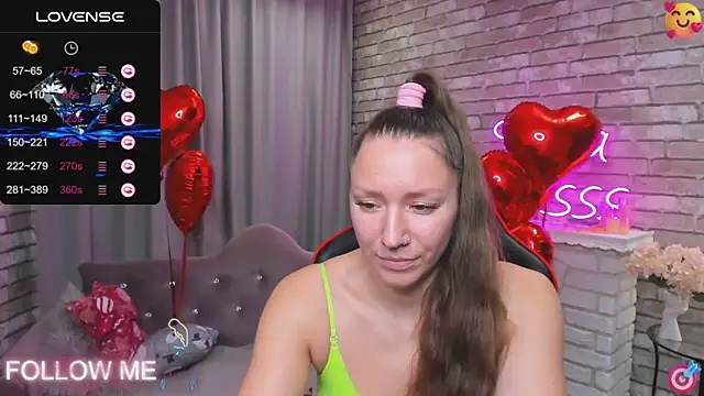 Snapshot of SarahCoksss chatting on 02.12.25 SarahCoksss online show from 02.12.25