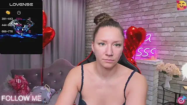 Snapshot of SarahCoksss chatting on 02.13.25 SarahCoksss online show from 02.13.25