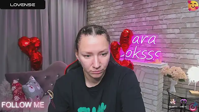 Snapshot of SarahCoksss chatting on 02.21.25 SarahCoksss online show from 02.21.25
