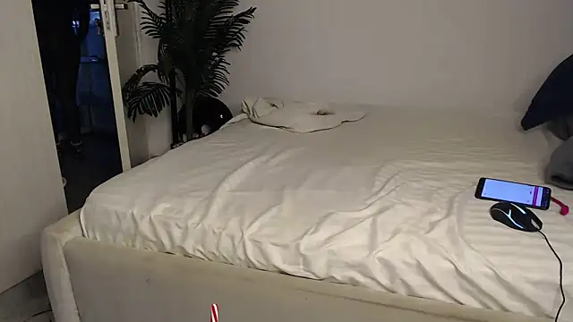 CurvyGlass online show from 10.22.25