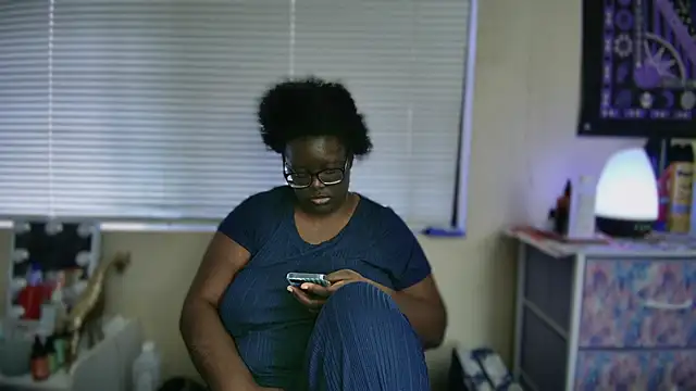 Yagurl  west online show from 02.14.25