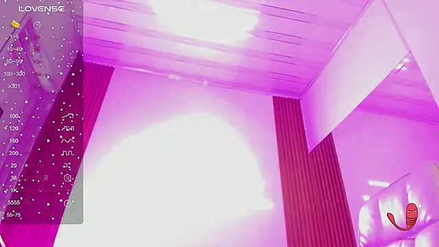 Snapshot of sweetlolihot_ chatting on 10.15.25 sweetlolihot online show from 10.15.25