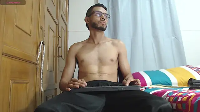 Snapshot of russthiago chatting on 05.06.26 russthiago online show from 05.06.26
