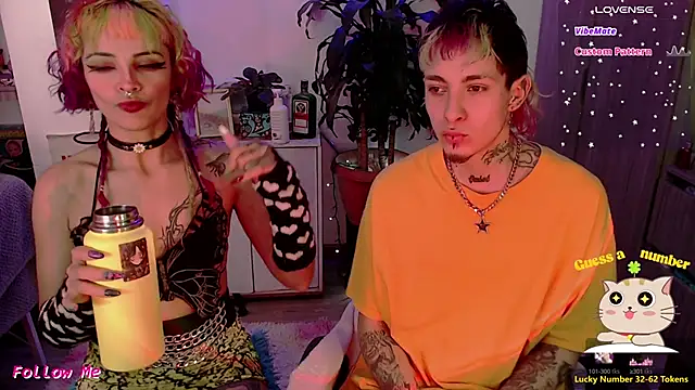 Snapshot of badeyes_crazygoat chatting on 09.29.25 badeyes crazygoat online show from 09.29.25