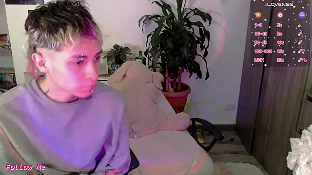 Snapshot of badeyes_crazygoat chatting on 09.30.25 badeyes crazygoat online show from 09.30.25