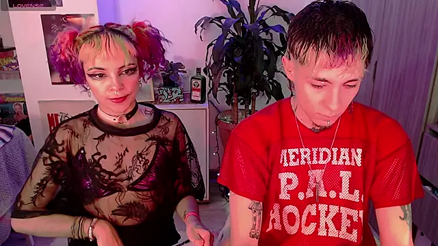 Snapshot of badeyes_crazygoat chatting on 10.01.25 badeyes crazygoat online show from 10.01.25