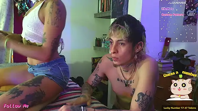 Snapshot of badeyes_crazygoat chatting on 11.04.25 badeyes crazygoat online show from 11.04.25