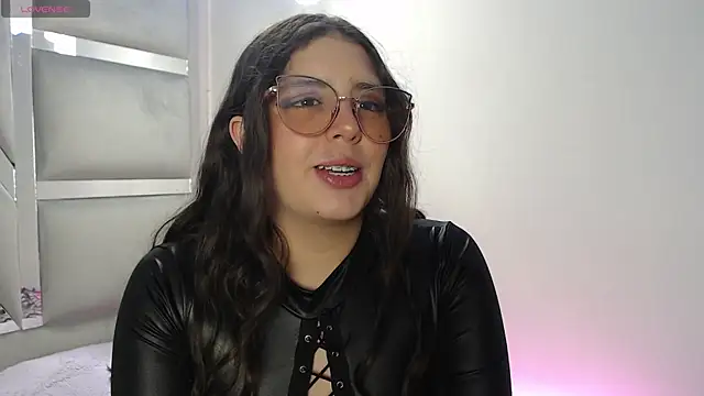 Paola Lyon  online show from 03.05.25