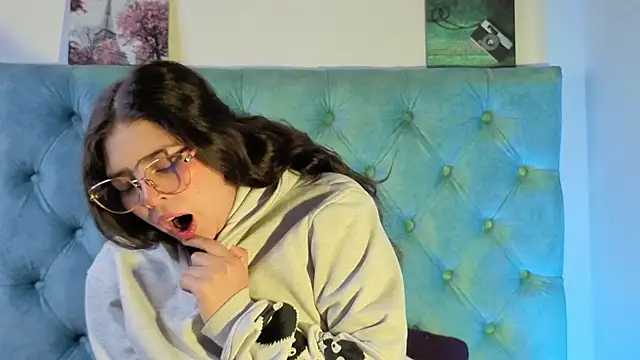 Paola Lyon  online show from 09.29.25