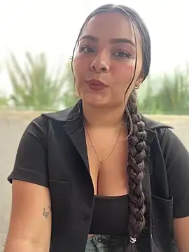 Snapshot of aneesa_darzi chatting on 03.07.25 aneesa darzi online show from 03.07.25