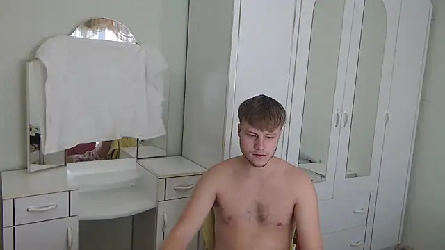 Snapshot of Zoro1999 chatting on 12.14.24 Zoro1999 online show from 12.14.24