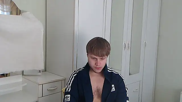 Snapshot of Zoro1999 chatting on 03.19.25 Zoro1999 online show from 03.19.25