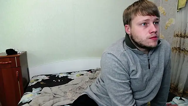 Snapshot of Zoro1999 chatting on 10.13.25 Zoro1999 online show from 10.13.25