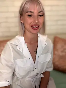 MiaMinx online show from 10.15.25